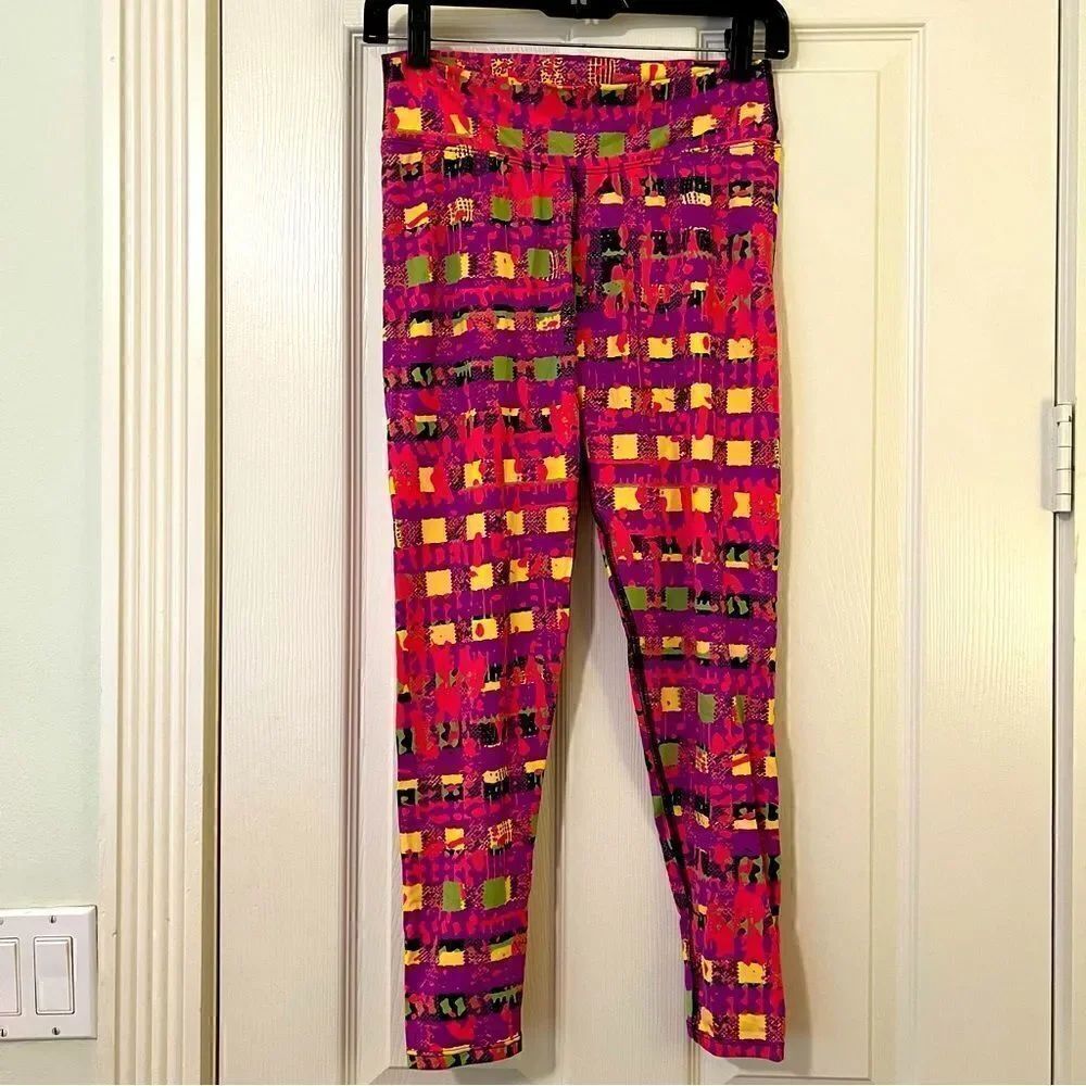 Donajo Pink Geometric Fit Wear Exercise Yoga Leggings